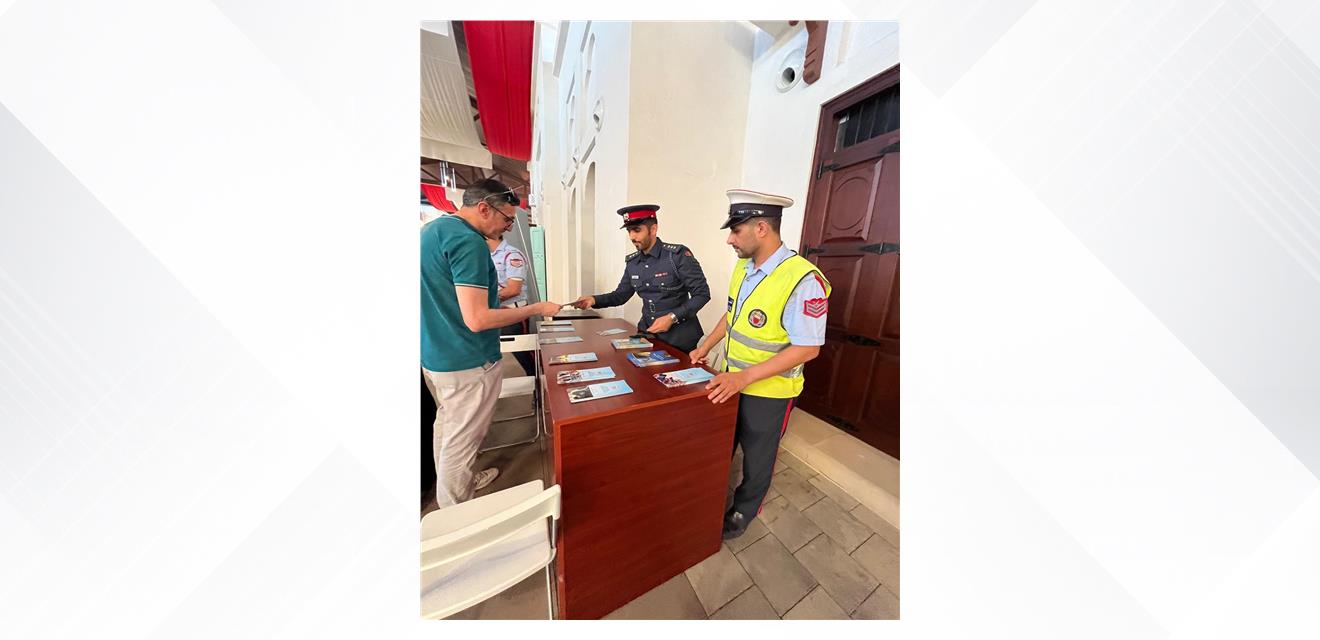 مديرية شرطة المحرق تنفذ حملتها التوعوية في مختلف المواقع السياحية والأسواق<